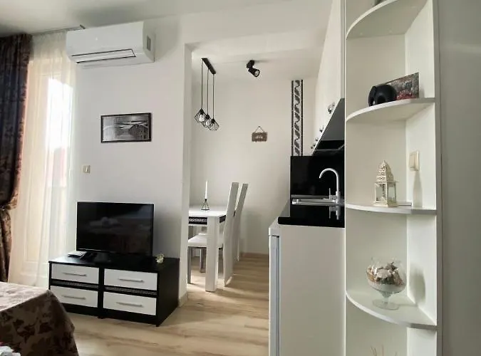 под наем с208 в афродита гарденс Apartahotel